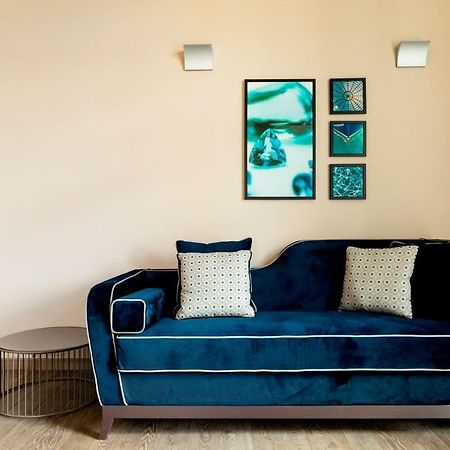 Amadomus Luxury Suites Наполи Екстериор снимка