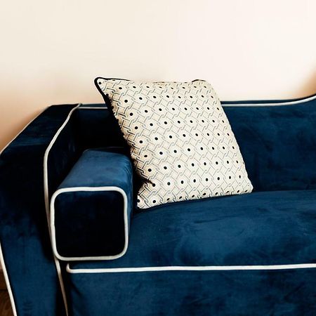 Amadomus Luxury Suites Наполи Екстериор снимка