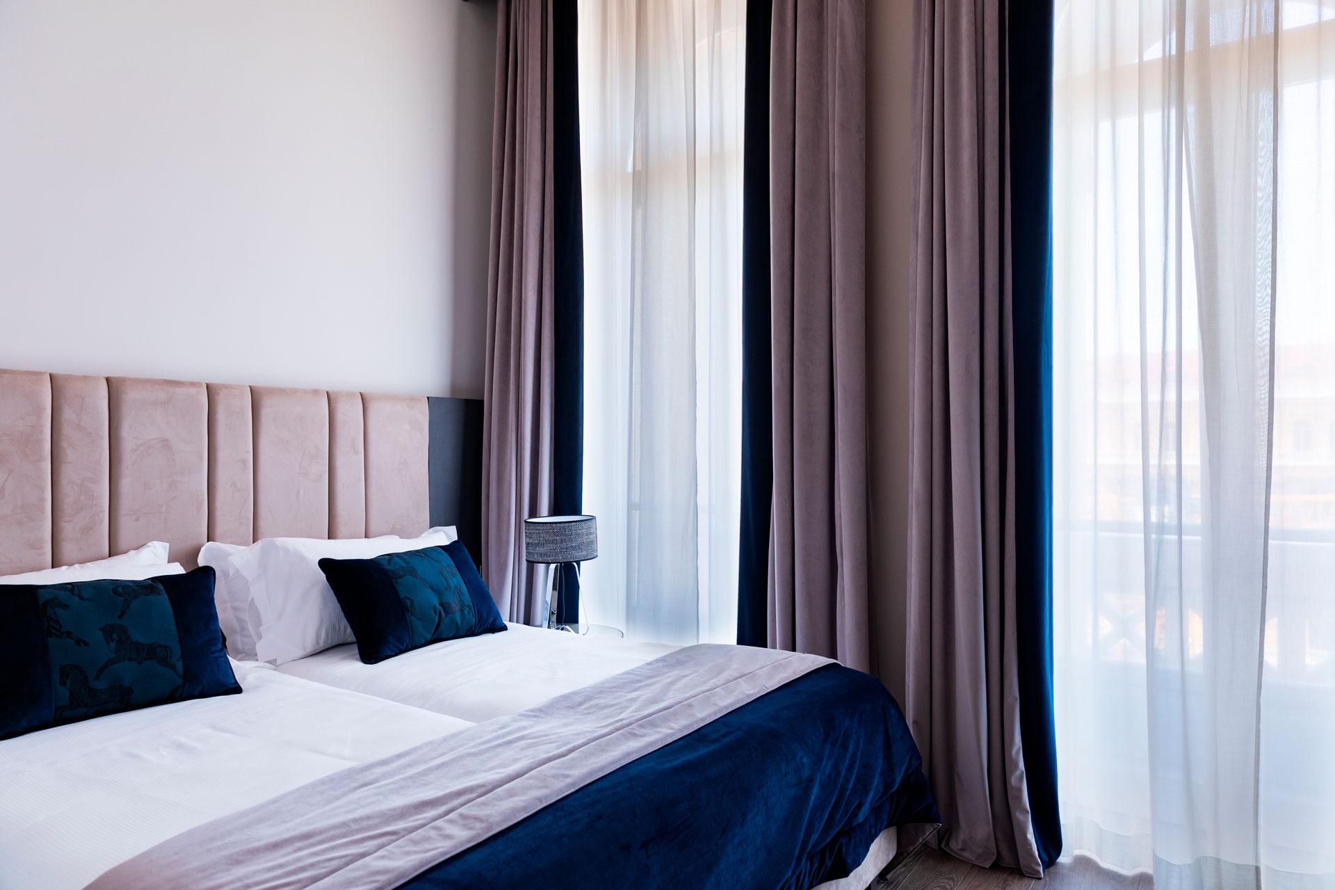Amadomus Luxury Suites Наполи Екстериор снимка