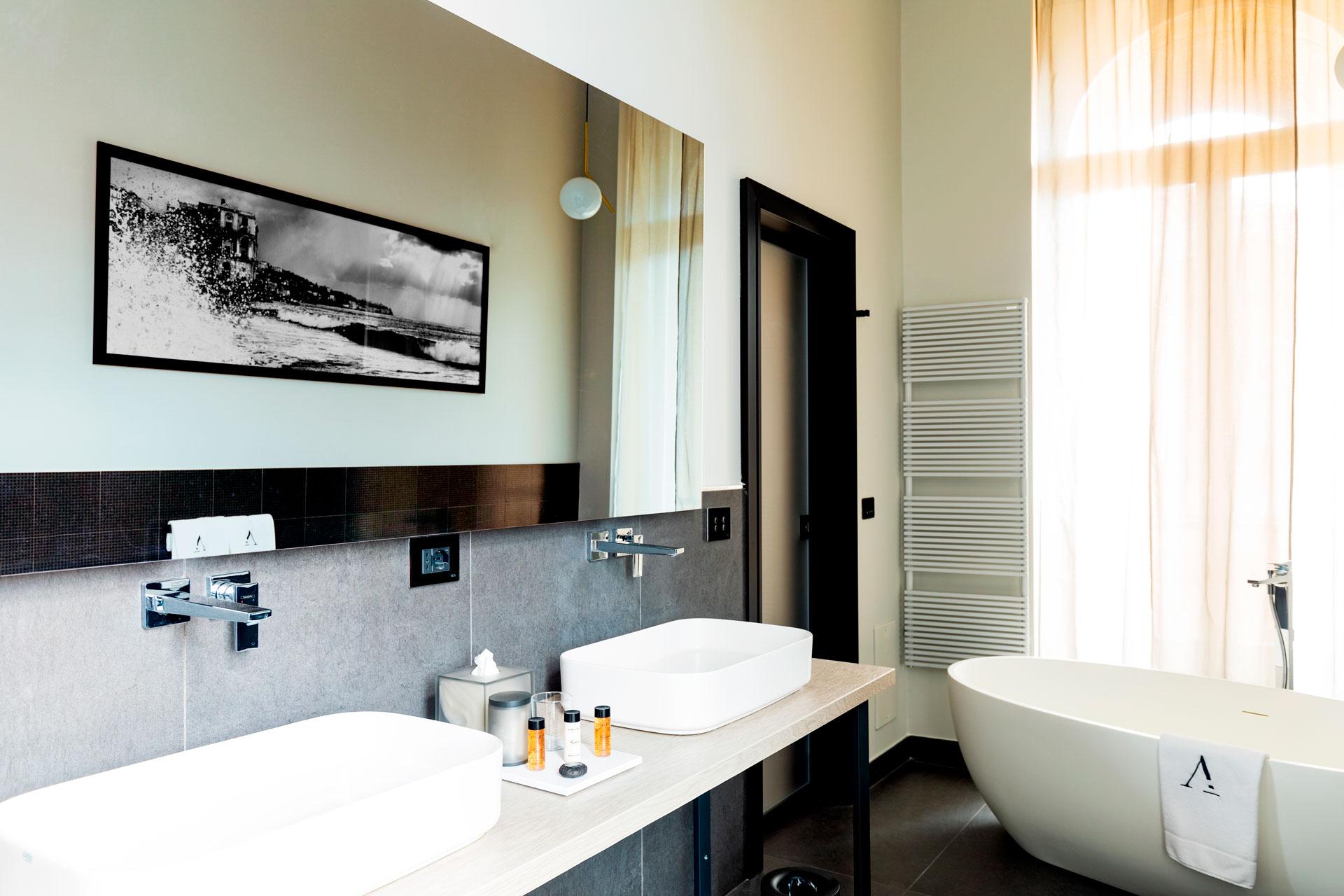 Amadomus Luxury Suites Наполи Екстериор снимка