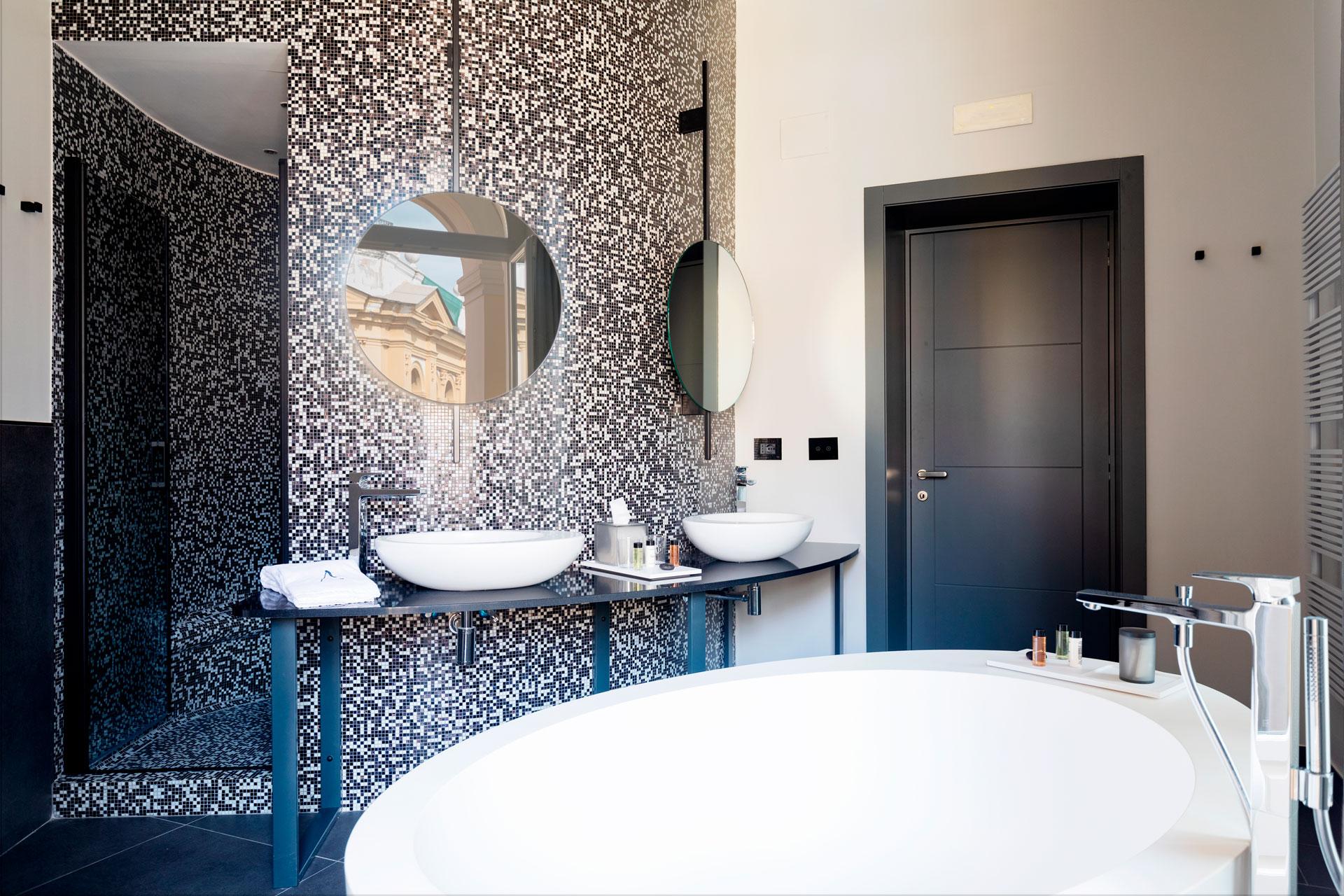 Amadomus Luxury Suites Наполи Екстериор снимка