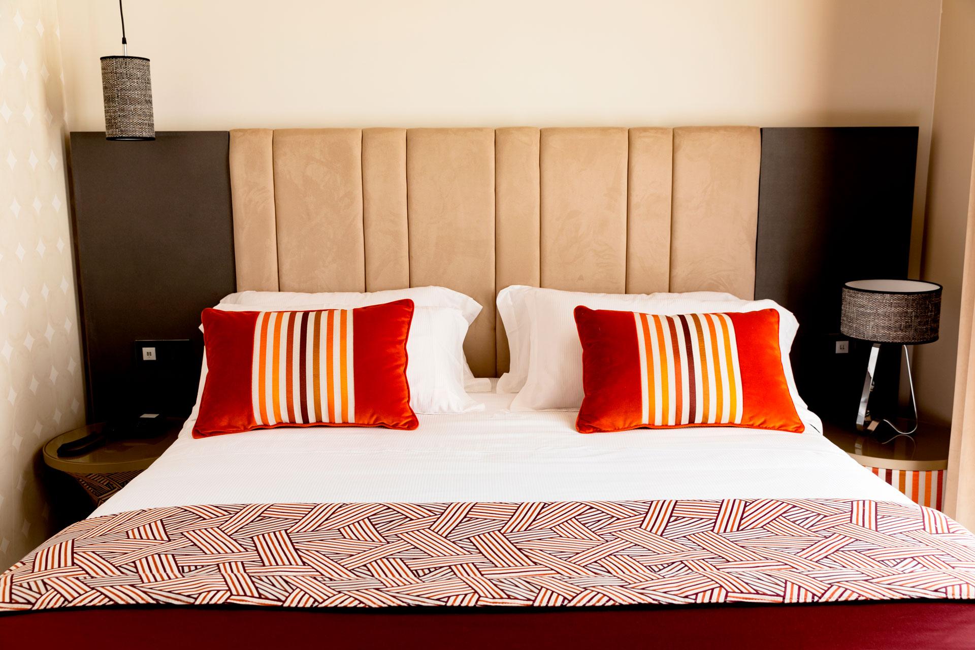 Amadomus Luxury Suites Наполи Екстериор снимка