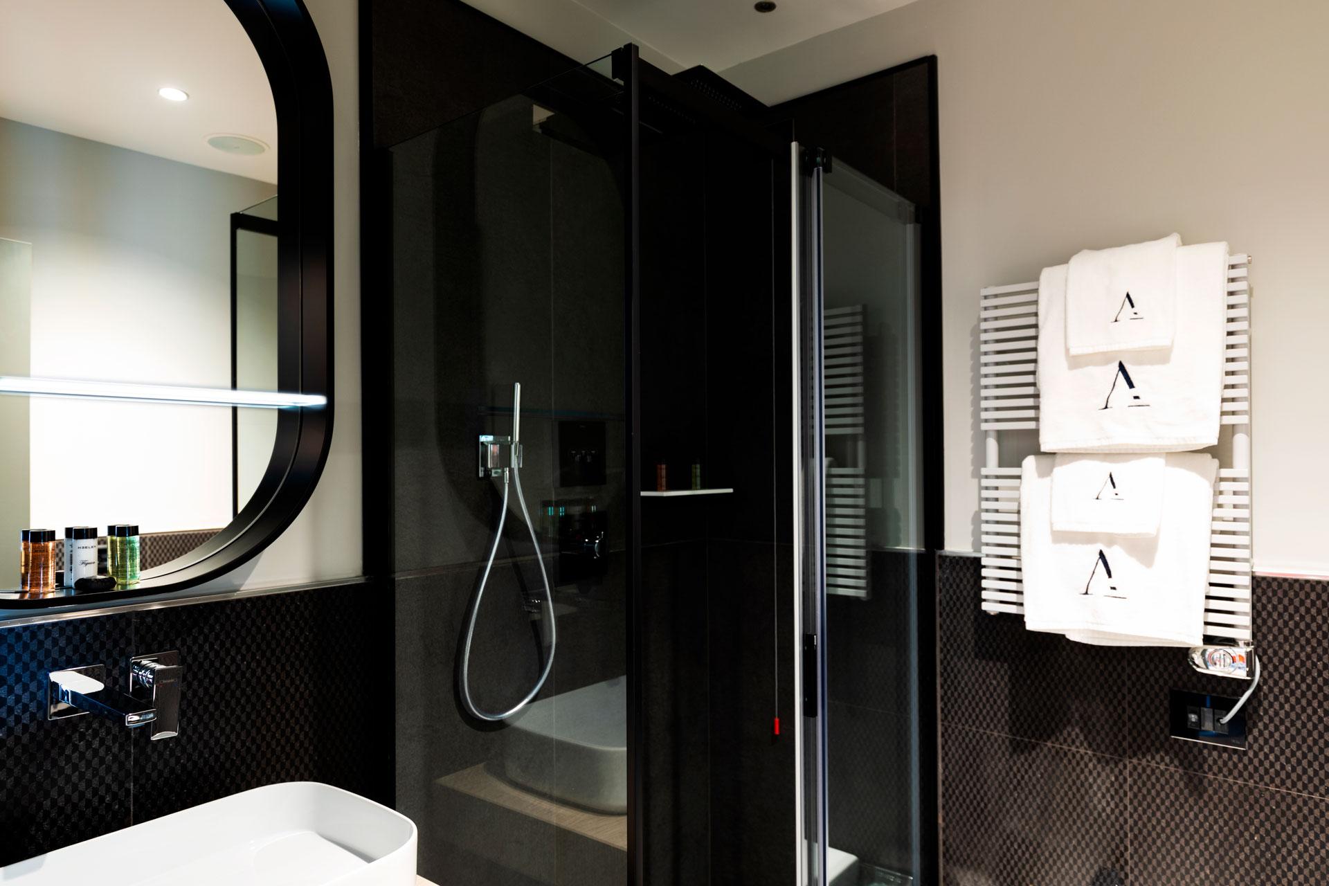 Amadomus Luxury Suites Наполи Екстериор снимка