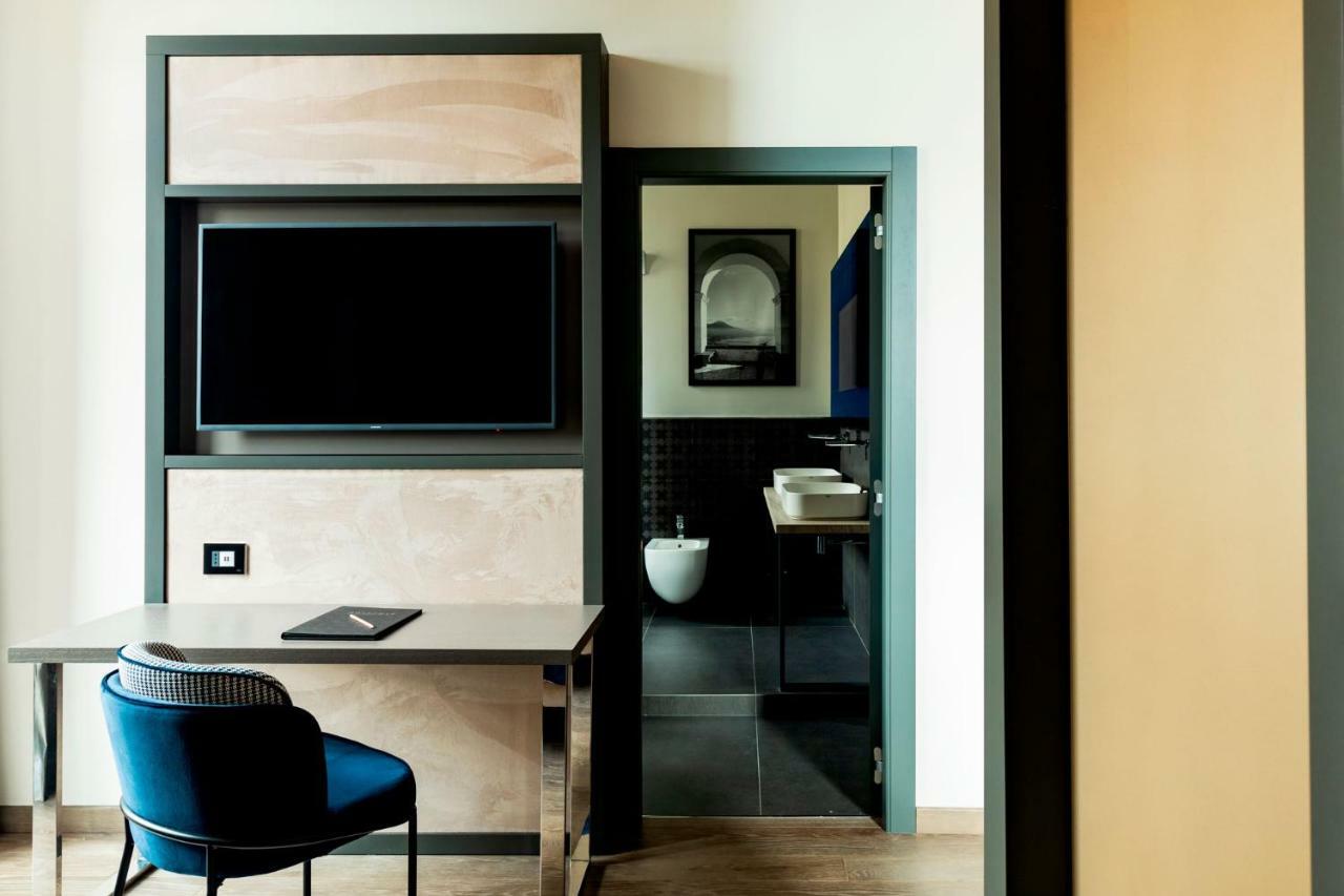 Amadomus Luxury Suites Наполи Екстериор снимка