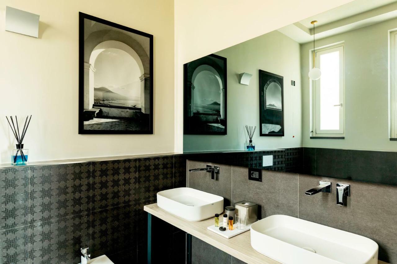 Amadomus Luxury Suites Наполи Екстериор снимка