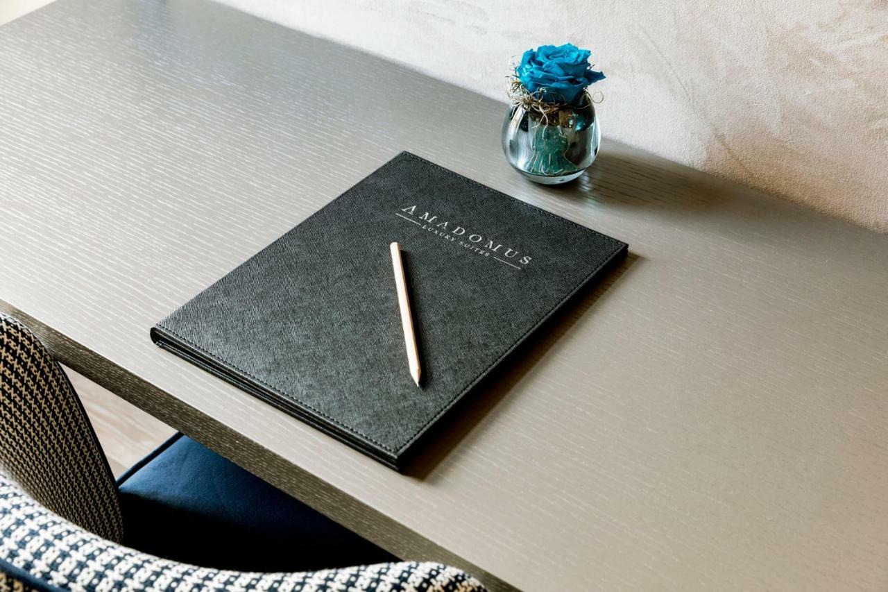 Amadomus Luxury Suites Наполи Екстериор снимка