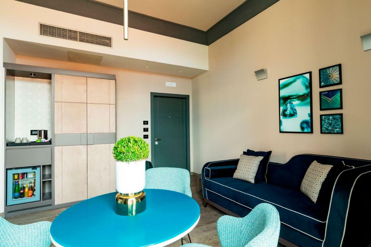 Amadomus Luxury Suites Наполи Екстериор снимка