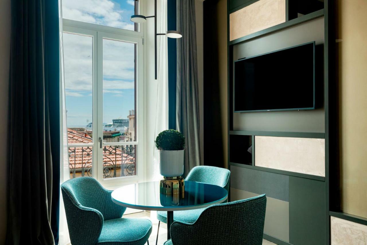 Amadomus Luxury Suites Наполи Екстериор снимка