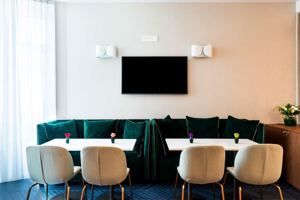 Amadomus Luxury Suites Наполи Екстериор снимка